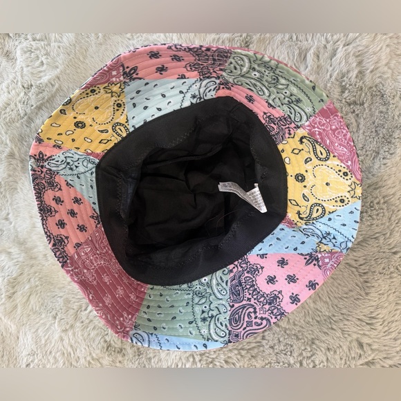 Patchwork Paisley Bandana Print Bucket Hat - Multicolor (Unisex) - Picture 3 of 3